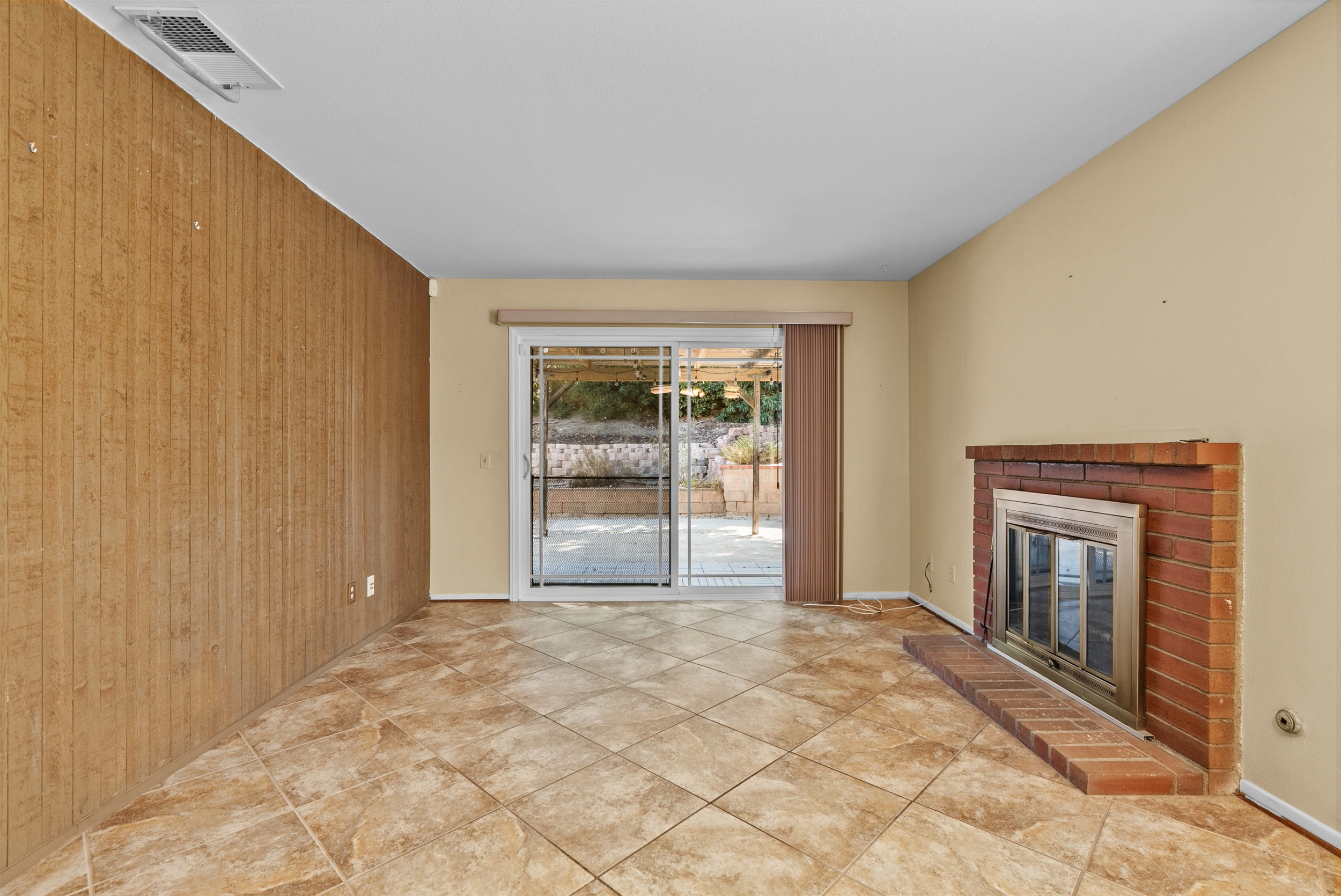 28018 Banjo Cir