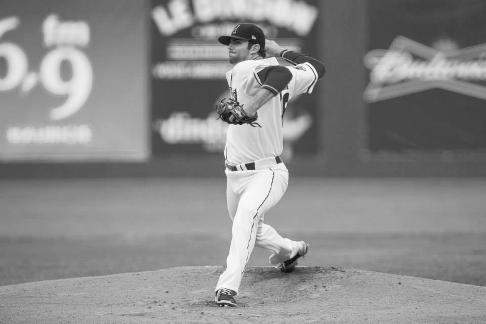 Charlie Gillies pitching in professional baseball